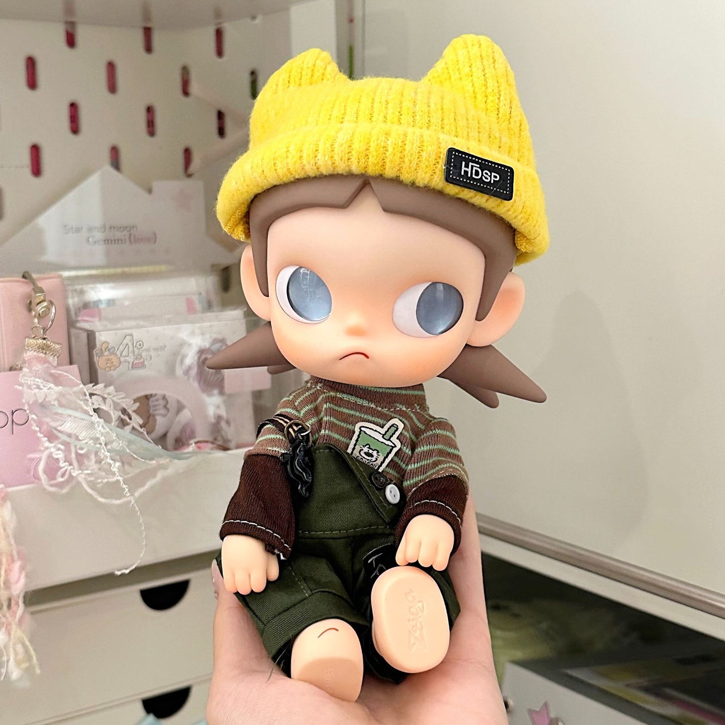 Zsiga 1/8 Articulated Doll Clothes - Three-Piece Casual Workwear Set (Yellow Knitted Beanie + Striped Top + Cargo Overalls) Trendy Doll Outfit Accessories